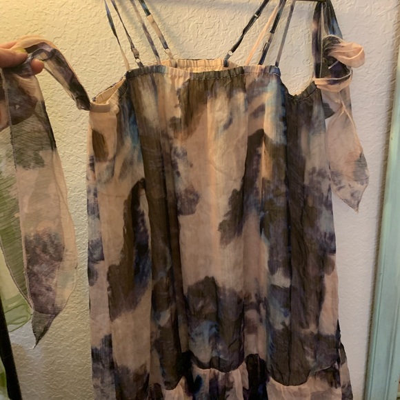 Abstract pattern dress - Picture 2 of 4